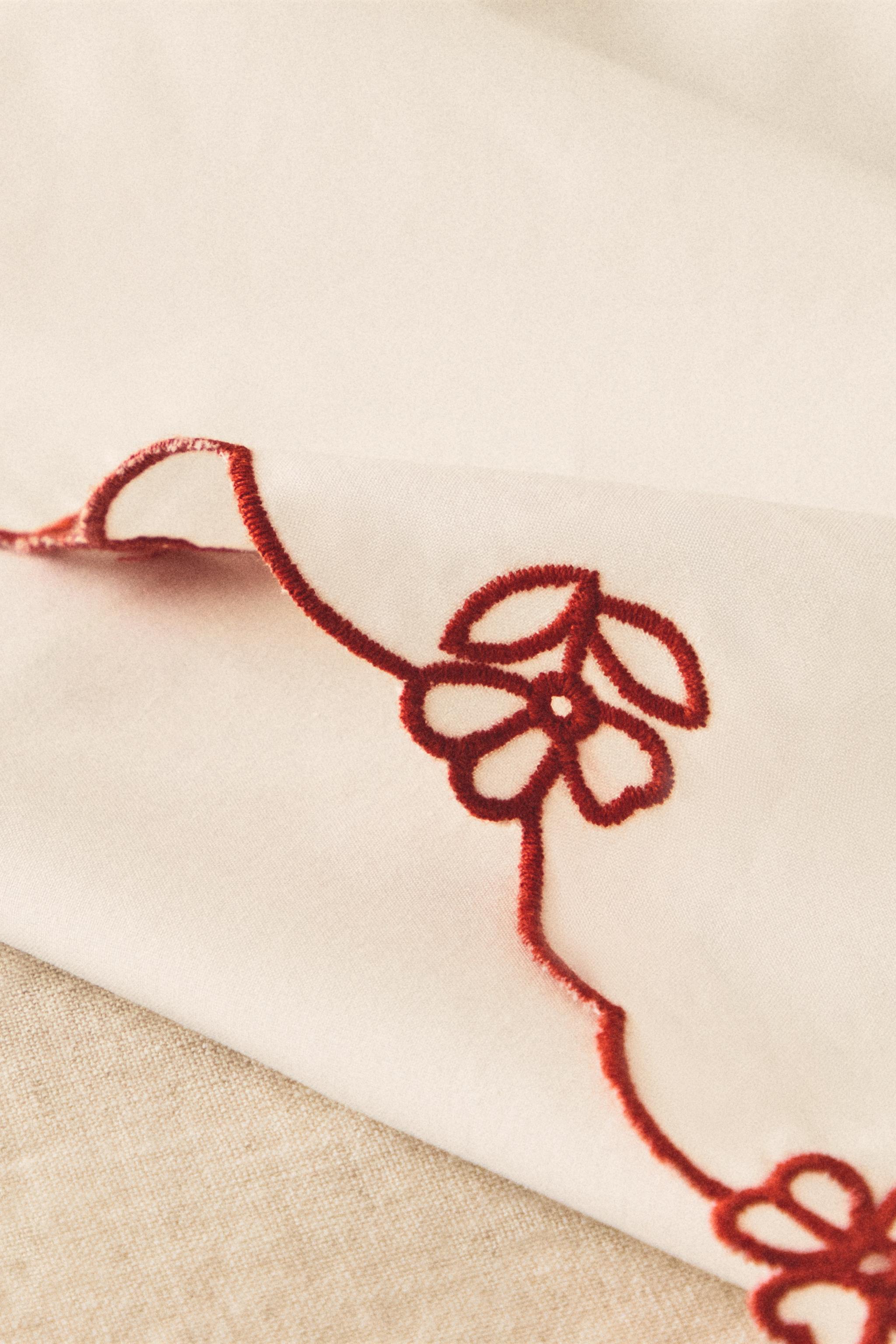 KIDS EMBROIDERED FLORAL FLAT SHEET